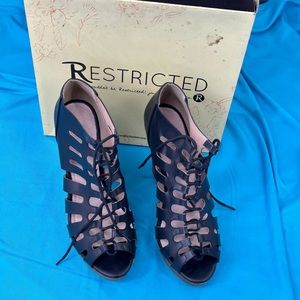 Restricted Open Toe Lace Up Wedge Sandals sz 8.5